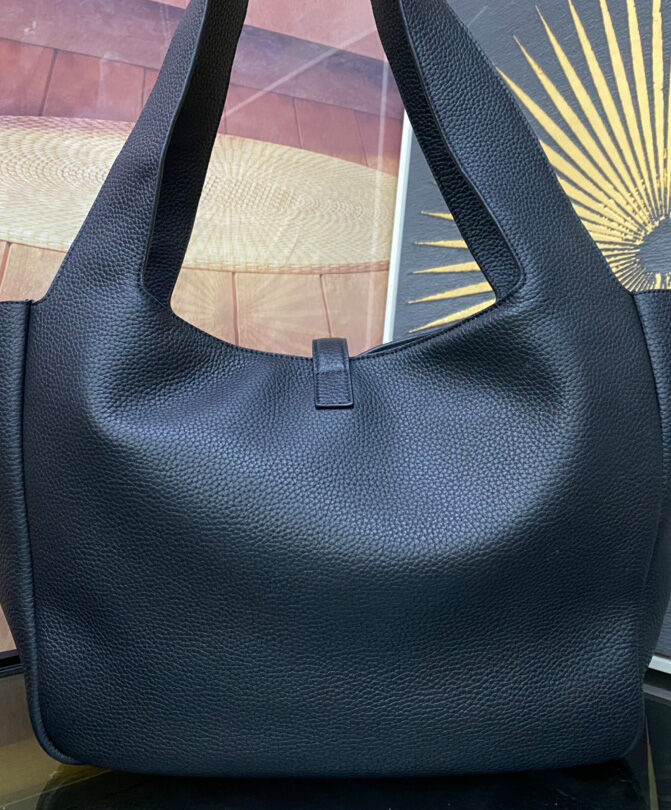 Saint Laurent Bea Tote In Grained Leather Black